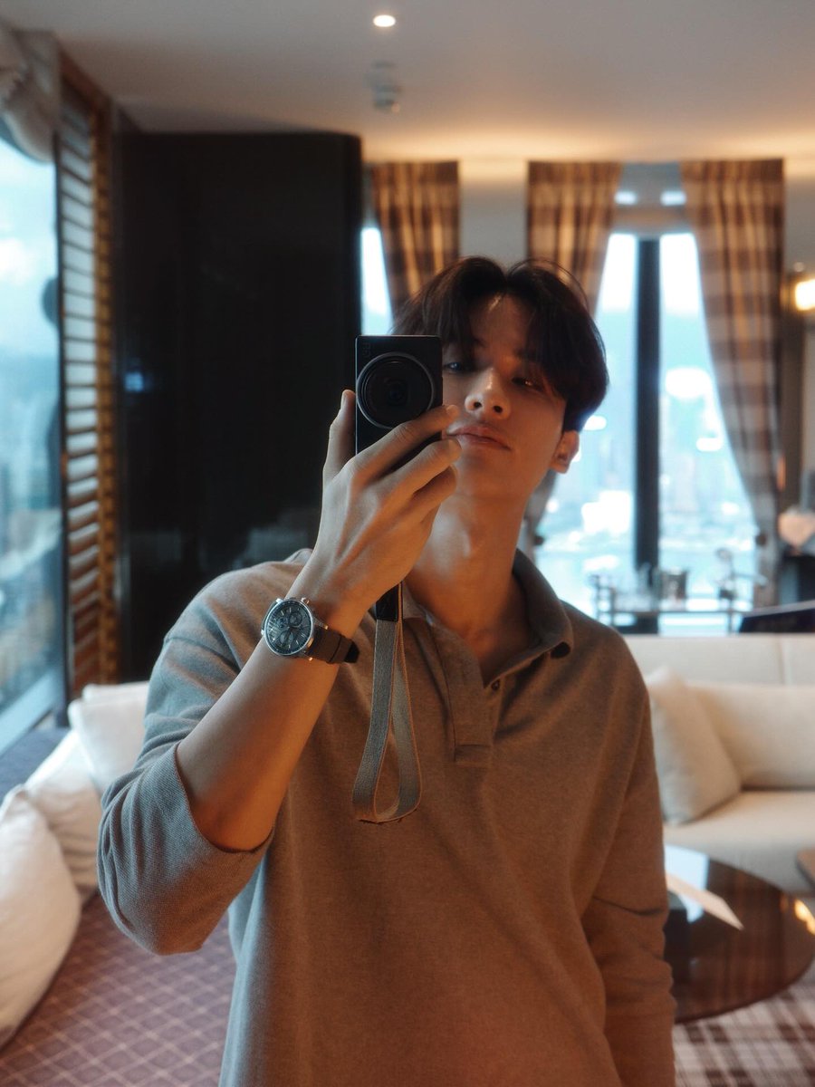 About_TayNew's tweet photo. 2025.10.12
Time traveler.
#Ttocthrowback
#Tawan_V https://t.co/GdDAXc4l44