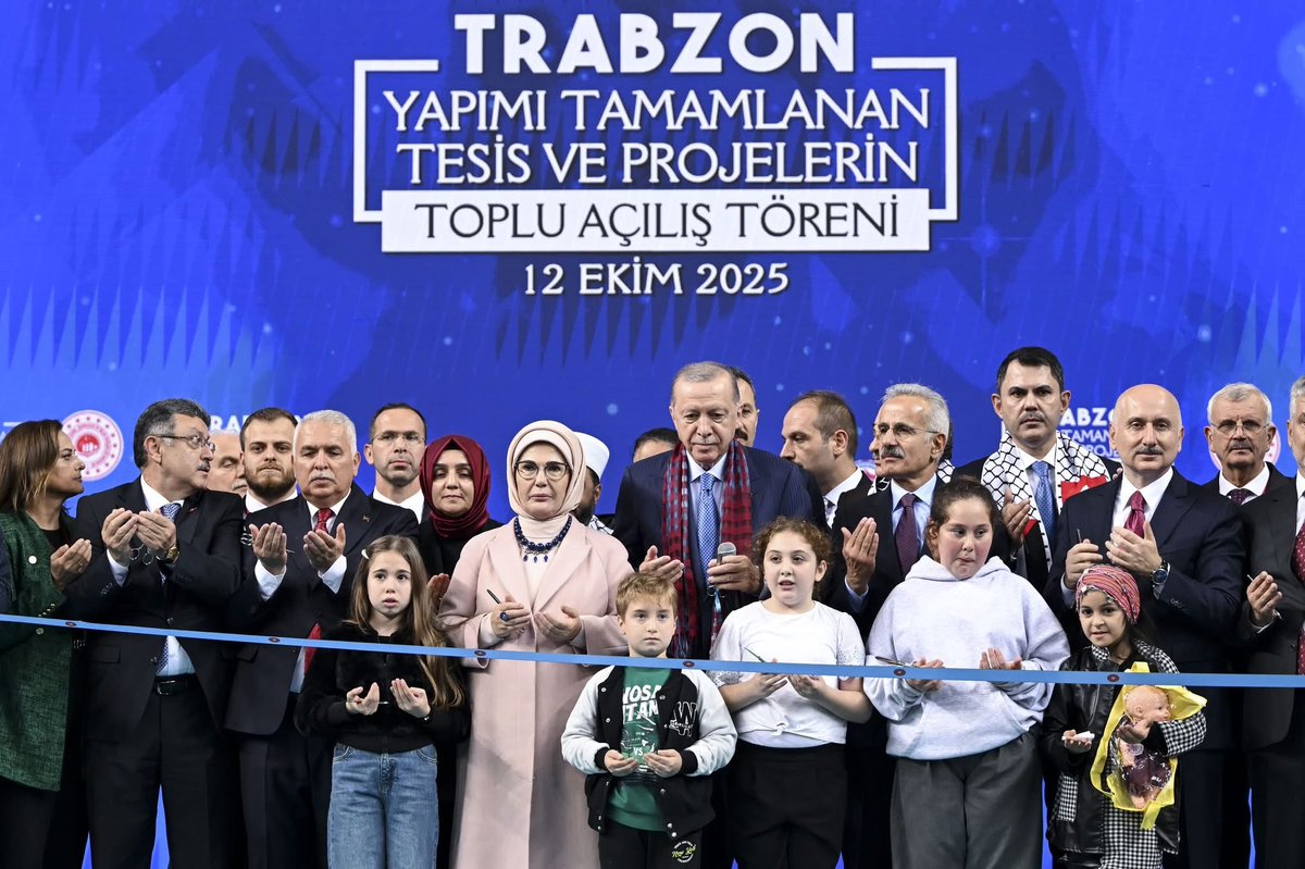 📍TRABZON | YAPIMI TAMAMLANAN TESİS VE PROJELERİN AÇILIŞ TÖRENİ

Genel Başkanımız ve Cumhurbaşkanımız Sn. <a href="/RTErdogan/">Recep Tayyip Erdoğan</a> ’ın teşrifleriyle Trabzon Toplu Açılış Törenini büyük bir coşkuyla gerçekleştirdik. 🇹🇷

Eser ve hizmet siyasetiyle Türkiye Yüzyılı yolunda güçlü adımlarla