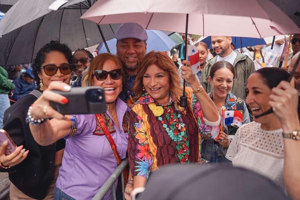 JoseRaulMulino's tweet image. Donde haya un istmeño, hay alegría, hay patria y hay orgullo panameño!! ❤️💙 Aplausos para todos en el Panama Day Parade, en Brooklyn!! 👏