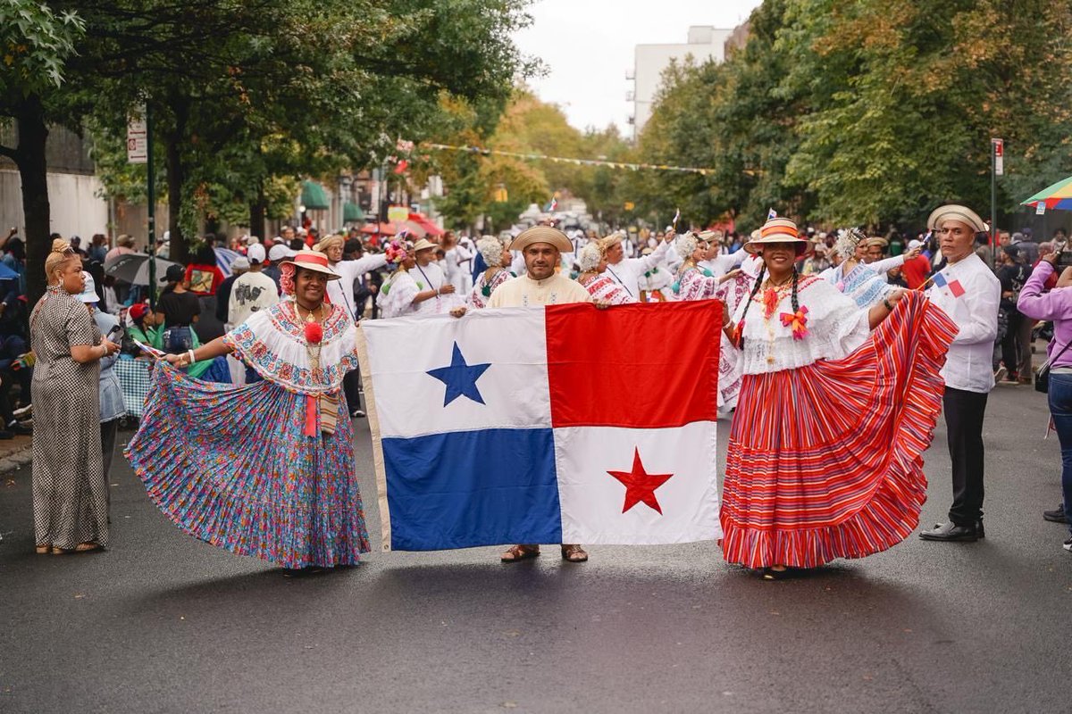 JoseRaulMulino's tweet image. Donde haya un istmeño, hay alegría, hay patria y hay orgullo panameño!! ❤️💙 Aplausos para todos en el Panama Day Parade, en Brooklyn!! 👏