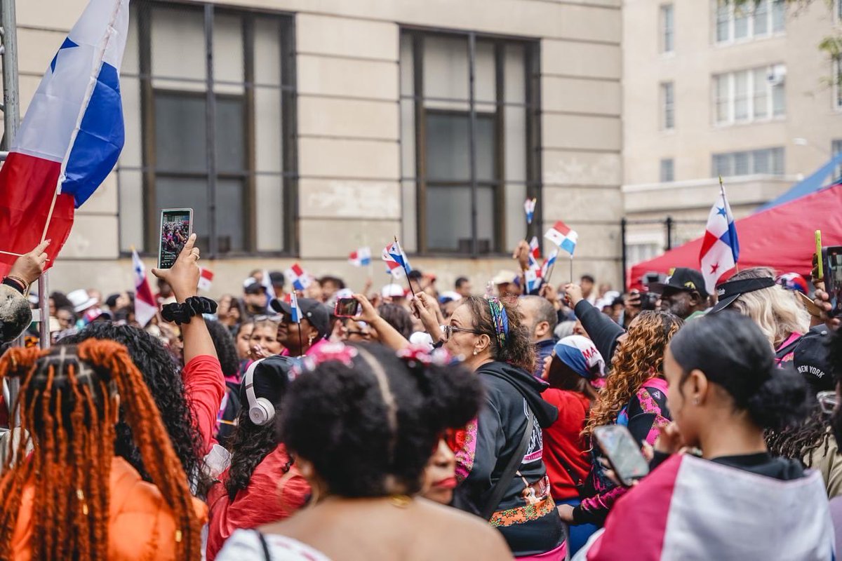 JoseRaulMulino's tweet image. Donde haya un istmeño, hay alegría, hay patria y hay orgullo panameño!! ❤️💙 Aplausos para todos en el Panama Day Parade, en Brooklyn!! 👏
