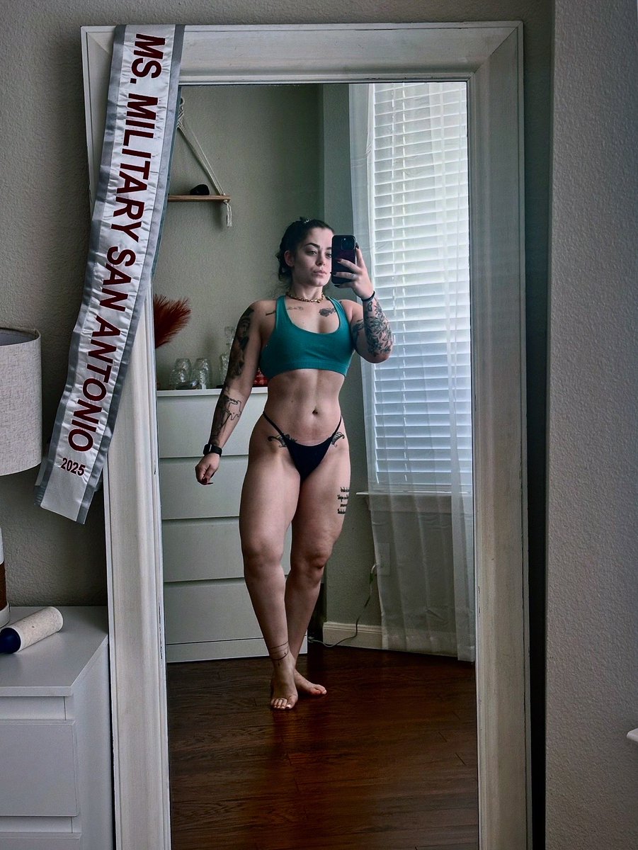 chavezlyssa26's tweet image. Still got it, even despite only working out 2x a week right now. Life is damn busy 🤣 

#bodybuilding #fitness #model #gymgirl #motivation #progress #FitnessMotivation #fit #gym #satx #Texas