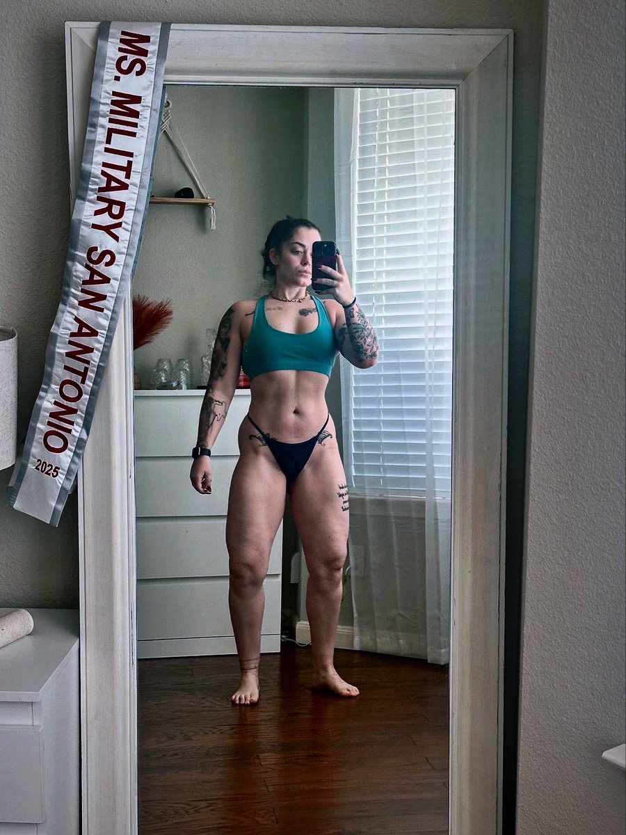 chavezlyssa26's tweet image. Still got it, even despite only working out 2x a week right now. Life is damn busy 🤣 

#bodybuilding #fitness #model #gymgirl #motivation #progress #FitnessMotivation #fit #gym #satx #Texas