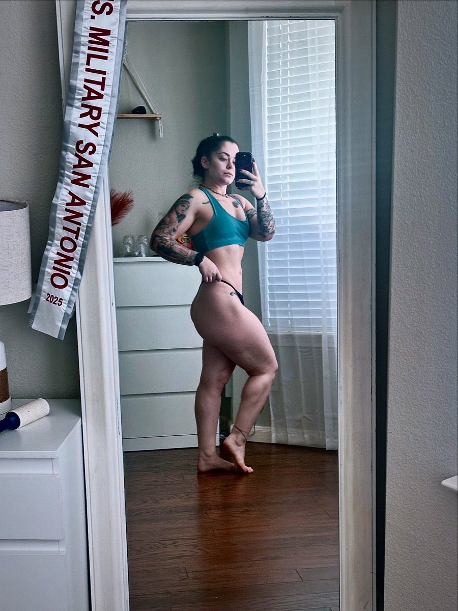 chavezlyssa26's tweet image. Still got it, even despite only working out 2x a week right now. Life is damn busy 🤣 

#bodybuilding #fitness #model #gymgirl #motivation #progress #FitnessMotivation #fit #gym #satx #Texas