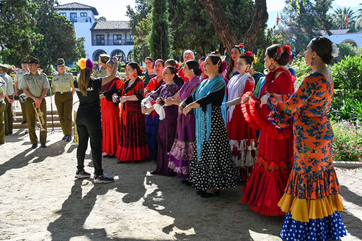 La jornada del domingo 12 de octubre incluyó el izamiento oficial de la bandera del Estadio Español y la visita a las casetas verbeneras de las colectividades españolas. 🇪🇸🎉 Tradición, identidad y orgullo en el Día de la Hispanidad 2025.
#EstadioEspañol #DíadelaHispanidad