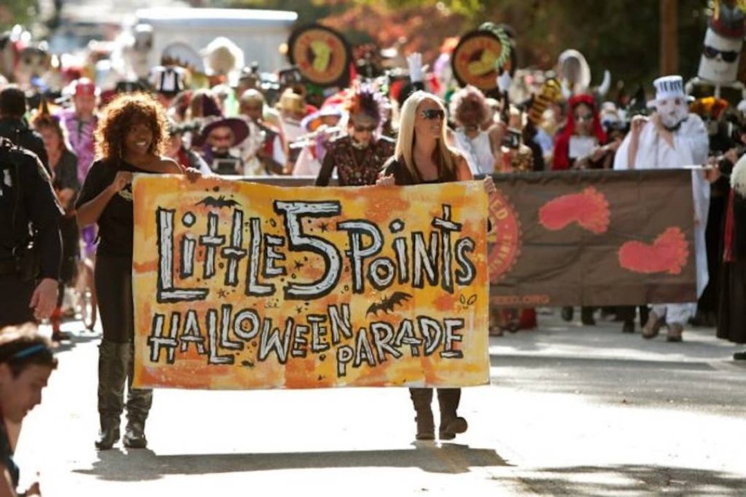peers_partners's tweet image. 🎃 One of Atlanta’s biggest and spookiest traditions, the Little 5 Points Festival brings art and community together in a big way.  

Check out the festival on October 18-19:  zurl.co/FWJB6  #halloween #ATL #ATLEvents