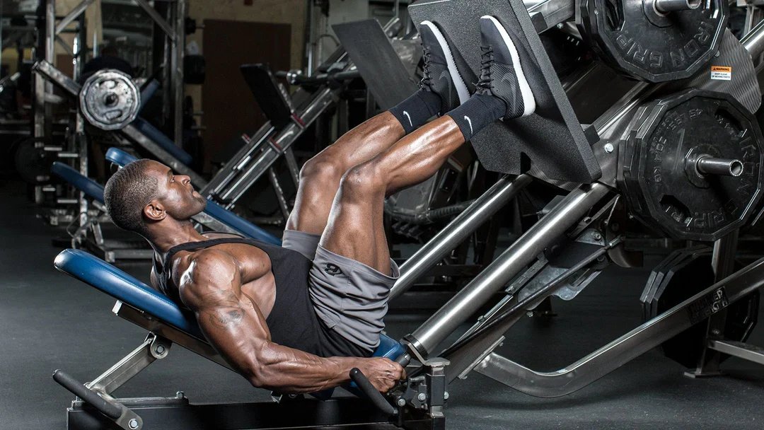 hyderabaddoctor's tweet photo. Did you know that BP can increase to >300 mmHg (though for a short time) during maximal weight lifting?

✅Yes, systolic blood pressure can rise to extremely high levels, sometimes beyond 300 mmHg, during maximal weight lifting, especially when techniques like the Valsalva maneuver are used. 
▶️Controlled studies with experienced bodybuilders have documented average peak systolic pressures of 320 mmHg during double-leg press exercises, with individual readings reaching up to 370–480 mmHg in rare cases. 

✅However, in a healthy person, with normal heart functions, this transient rise in BP does not lead to any adverse health issues. BP returns to normal levels soon after the exercise is over.