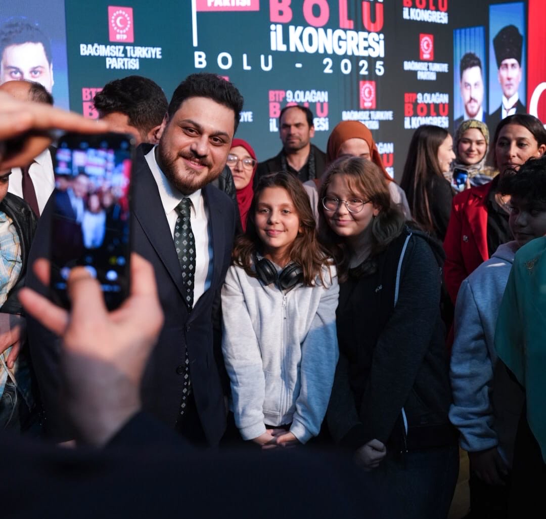 Bolu 9. Olağan İl Kongremizi değerli teşkilat mensuplarımızın katılımıyla büyük bir coşkuyla gerçekleştirdik. Başkan seçilen Sn. Mustafa Yağcı ve yönetimini tebrik ediyor, çalışmalarında başarılar diliyorum. @BTP_parti