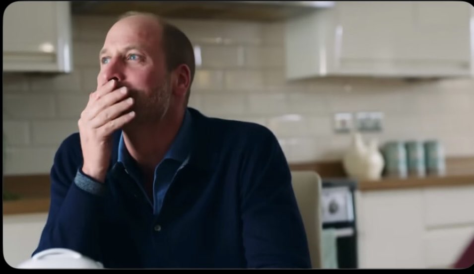 Prince William deserves a BAFTA Film Award for Best Acting Performance. In 2017, during an interview with the same woman, he didn't cry or seem to care much. But in 2025, while interviewing her again with the same story, he was crying. What a shameless man.🎥🎬