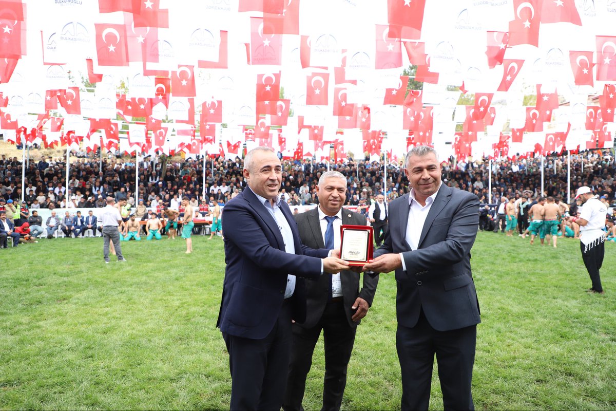 irfankaratutluu's tweet photo. 📍 14. Geleneksel Bertiz Baydemirli Kısa Şalvar Güreş Festivali

Ata sporumuz güreşin yaşatıldığı, birlik ve kardeşliğin güçlendiği bu anlamlı buluşmada hemşehrilerimizle bir araya geldik.

#Bertiz halkının yıllardır süren yol ve sağlık hizmeti beklentilerini bir kez daha dile getirdik. Binlerce vatandaşımızın yaşadığı bu bölgemize acilen 24 saat hizmet verecek bir acil sağlık merkezi ve Bertiz Tüneli kazandırılmalıdır.

Bu güzel organizasyonda emeği geçen Dulkadiroğlu Belediye Başkanımız Sayın Mehmet Akpınar’a ve tüm katkı sunanlara teşekkür ediyor, er meydanında ter döken tüm pehlivanlarımızı yürekten kutluyorum. 🤼‍♂️🇹🇷

@BelDulkadiroglu @TGGFederasyonu @buyuksehirkm