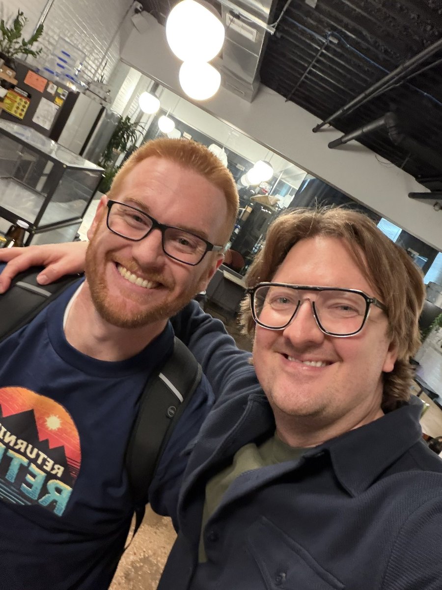 Love that Jake (<a href="/ReturningRetro/">Returning Retro</a>) flew in for the event!!! First time meeting in person… managed to catch a photo of the <a href="/Captain2Phones/">Michael Fisher</a> / Jake *HUG* as it happened! 😃