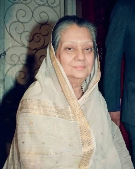 जनसेवा, राष्ट्रभक्ति और मातृभूमि के उत्थान के लिए अपना सम्पूर्ण जीवन समर्पित करने वाली राजमाता विजयाराजे सिंधिया जी की जयंती पर उनको कोटि-कोटि नमन।        
उनके विचार, मूल्य और सिद्धांत सदैव आने वाली पीढ़ियों को राष्ट्रसेवा की प्रेरणा देते रहेंगे।      ⁦<a href="/VasundharaBJP/">Vasundhara Raje</a>⁩