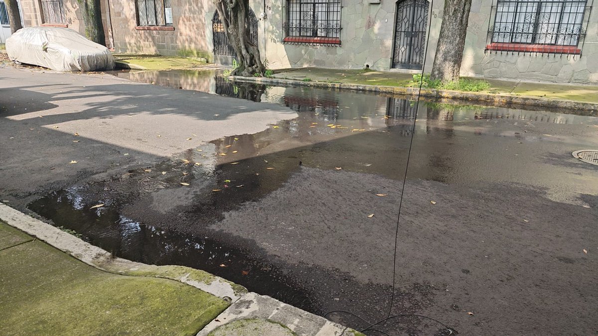 cnavarr82's tweet photo. @SEGIAGUA solicito su apoyo para reparar 🛠 fuga de agua potable💧

Ubicada en el arroyo vehícular, en calle Irapuato, casi esquna con Av. Heliopolis, Col. Clavería, Azcapotzalco.

Porfavor su atención es muy importante ⚠️ https://t.co/gKZLONGKot