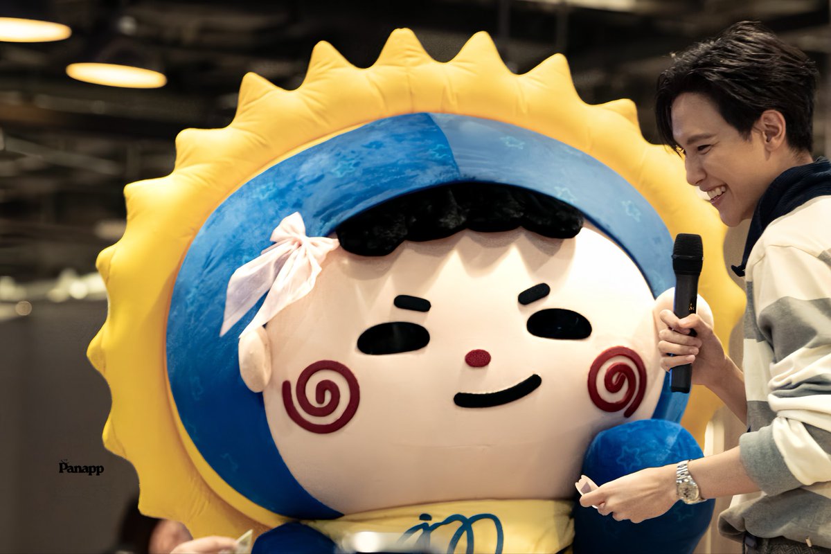 ppanapap's tweet image. ด๊าไม่ยอมติดโบว์ เดินมาให้แด๊ด สุดท้ายโม่รับจบ น่ารักน้าาาา

꒰ JUNIORMARK FNV FANSIGN ꒱ 

#GMMTVFANIVALxJuniorMark ꔛ
ʚ ✧ ｡⋆𖤓 #junniorrs | #markjrtn | #JUMMO  ☾⋆⁺₊⋆
