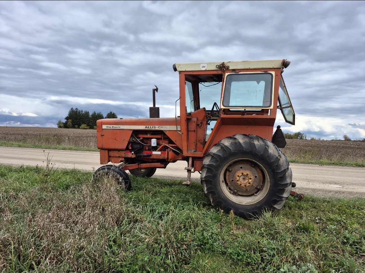 KelseyBanks's tweet photo. FOR SALE: Allis-Chalmers 180, in working condition, but it’s a part of our antique collection. Located in Amaranth (near Orangeville), ON. Asking $6000 #ontag https://t.co/MB3PMTcOYX