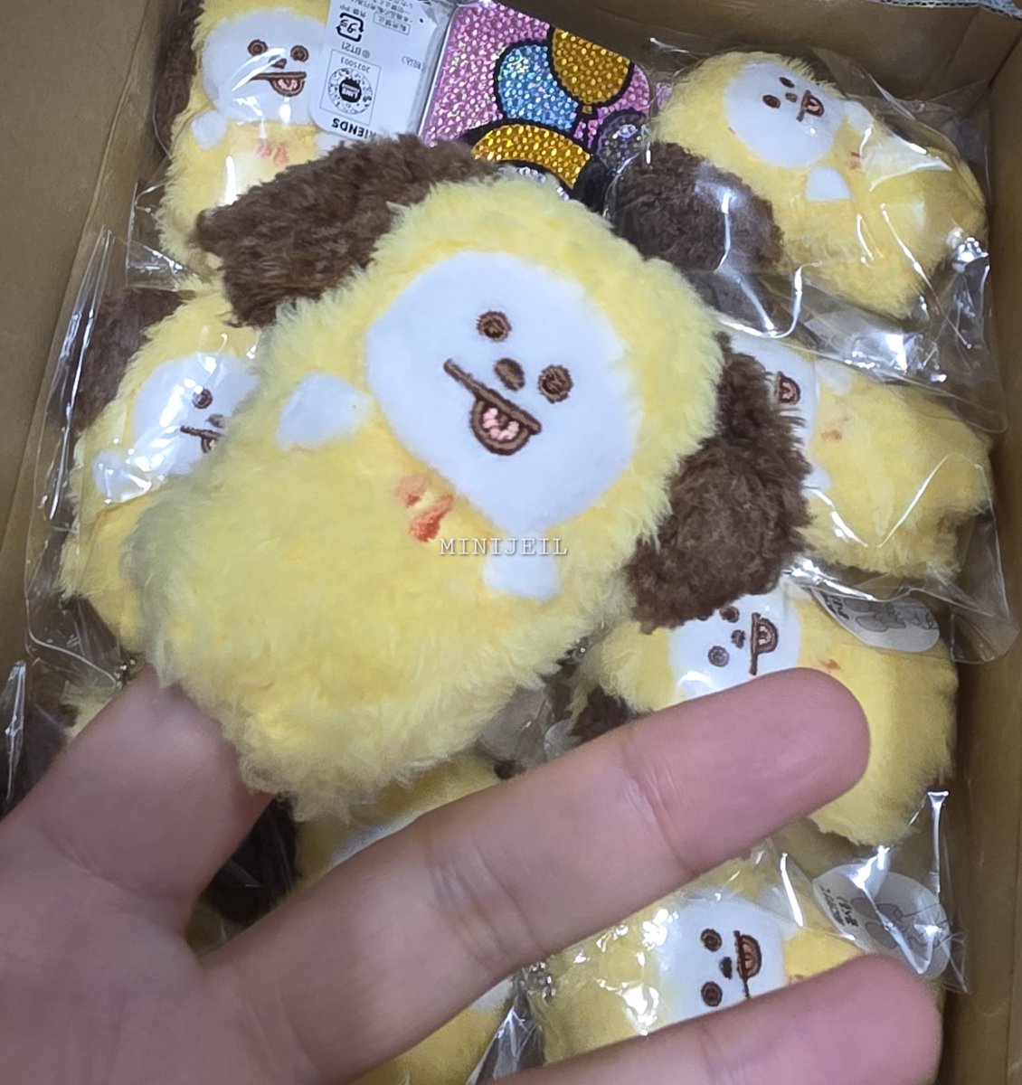 ⋆ ˚｡ ⋆୨ 𝐇𝐚𝐩𝐩𝐲 𝐁𝐢𝐫𝐭𝐡𝐝𝐚𝐲 𝐉𝐈𝐌𝐈𝐍 ୧⋆ ˚｡ ⋆

🐤#지민날
🐤#RT + 해시
🐤한분께 
- 요이치 증류소 리미티드 위스키 180ml  1병
  (이게맞아?! 삿포로편에서 마신 위스키)
- 지민 핀버튼 2종
- 지민 스탬프 2종
- 일본 손가락 치미 인형 1개
- ++ ???  을 드립니다🫶