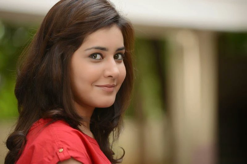 #RaashiiKhanna auditioned for the role of Avantika in #Baahubali, but Rajamouli felt the character needed someone with both a rough edge and beauty. 

He found Raashii too delicate for the part and suggested she meet a friend of his who was making a love story, and that’s how she