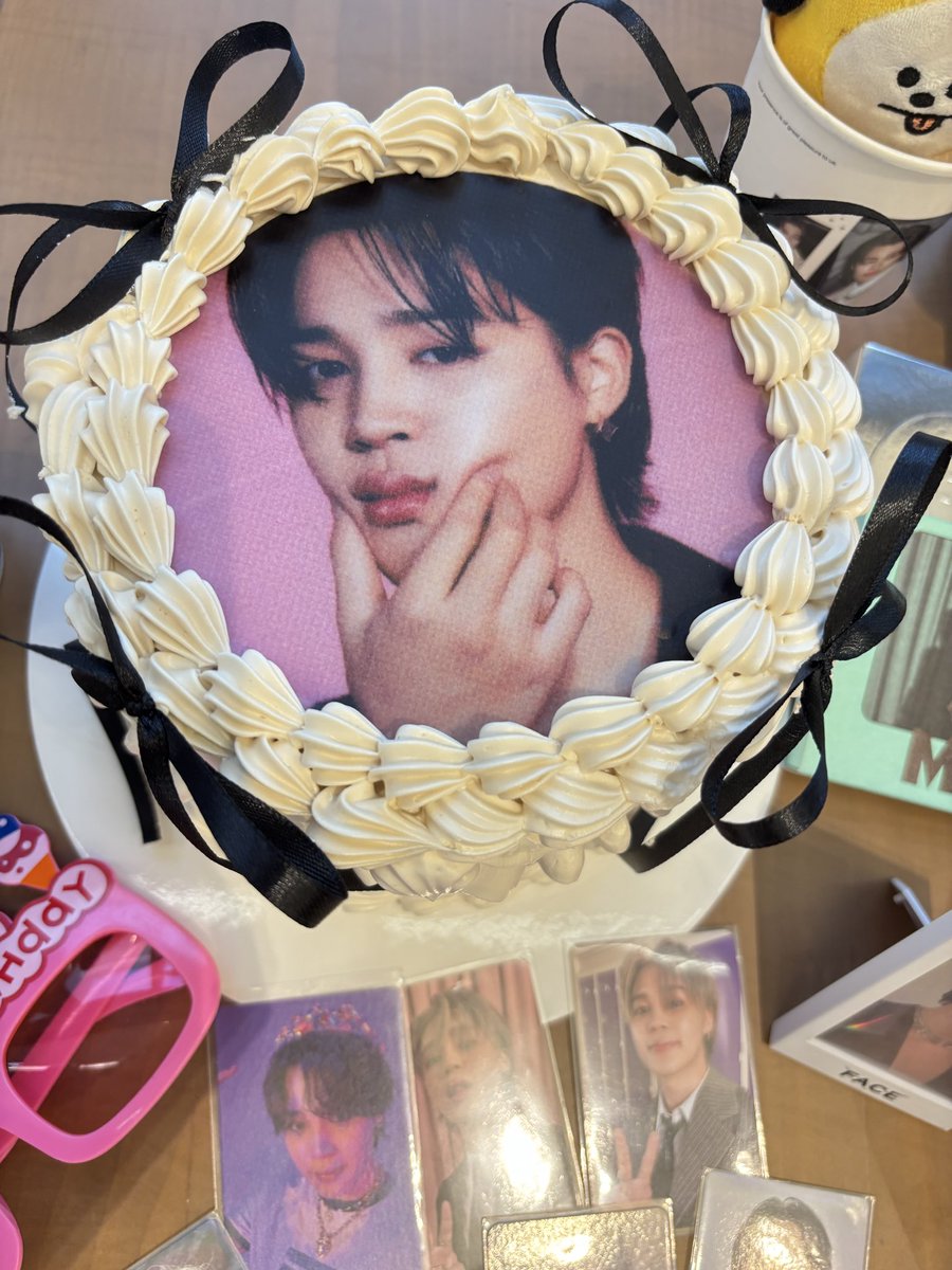 PeachyyPJimin's tweet image. My pretty cake for #CakeForJiminContest +  @jiminiemelody 
I hope you have the best, happiest, most successful year my love
I love you so so much

#HappyJiminDay
#해피지민데이
#ItBoyJimin