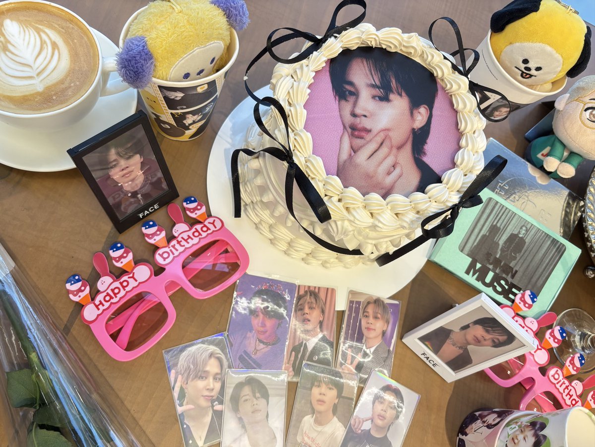 PeachyyPJimin's tweet image. My pretty cake for #CakeForJiminContest +  @jiminiemelody 
I hope you have the best, happiest, most successful year my love
I love you so so much

#HappyJiminDay
#해피지민데이
#ItBoyJimin
