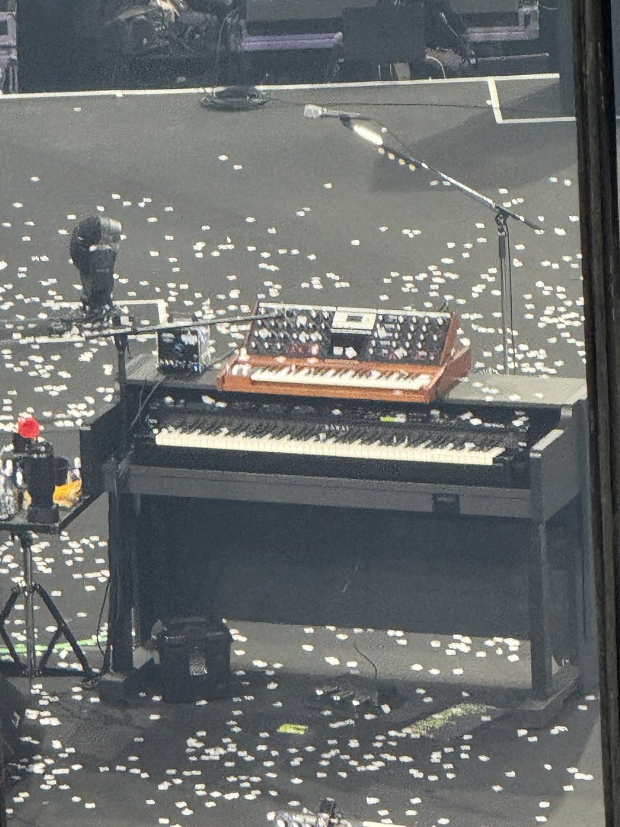 mituki_wd's tweet photo. 髭男こけら落とし公演10/12

お世辞抜きで人生最高のライブでした！
こんんな贅沢があっていいのだろうか！！！！！！？！？！？
いや髭男はまだまだ最高のライブ更新するな絶対そうだ！！！
ファンのこと好きすぎんだろ！相思相愛か！大好きだよ！

今年必ずZeppで会うからね！！
🐨🎤🎹🐱🎸🦍🎷🐻🥁 https://t.co/4zSMus4XLs