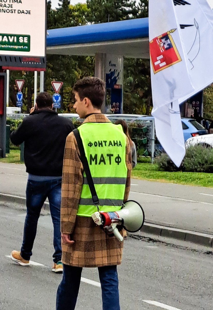 SMENA GENERACIJA❗️
Dečko je kao maturant bio redar IX gimnazije, a sada je kao student redar Matematičkog fakulteta! 💪

#SmenaGeneracija #IXgimnazija #MatematičkiFakultet