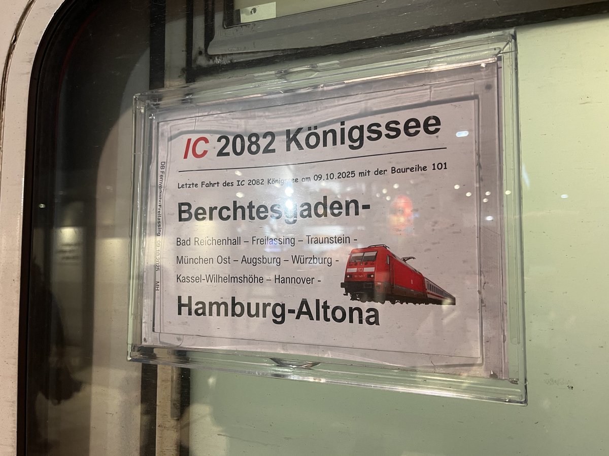 U.a. hat dieser Fahrplan gestern ein neues Zuhause gefunden.

-&gt; zufällig passend zum Ende der Tagesverbindung "Königssee" #Berchtesgaden-#Hamburg in dieser Woche. 

Sie existierte also mindestens seit 1966. Vielleicht dereinst wieder.

x.com/MarcusGrahnert…