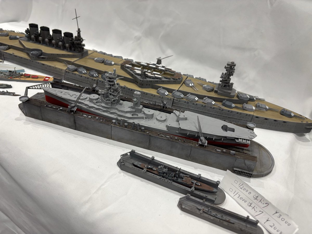 #ドックヤードマーケット レポ④

#まったり遅延堂 さんのブース

#計画艦 ？をメインに作っているディーラーさんです！

1/700 50万トン戦艦はデカイぞ！

1/3000 氷山空母ハボクックとかもあります！

今回は1/700 「海洋地球研究船みらい」を作ってこられてました！

#艦船模型 #架空艦