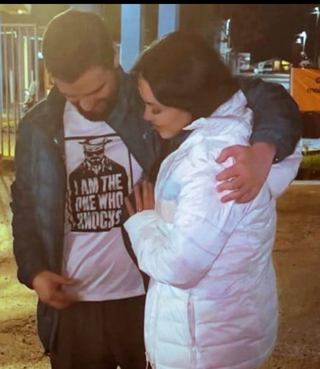 AnaPaulaVolei's tweet image. Publicarei esta fotografia, tirada no dia em que Filipe Martins saiu da prisão, vestindo uma camisa com a frase &quot;𝐈 𝐀𝐌 𝐓𝐇𝐄 𝐎𝐍𝐄 𝐖𝐇𝐎 𝐊𝐍𝐎𝐂𝐊𝐒&quot;, até que toda a verdade e os nomes envolvidos nesta barbárie sejam plenamente revelados.

- Àqueles que buscam obstruir as…