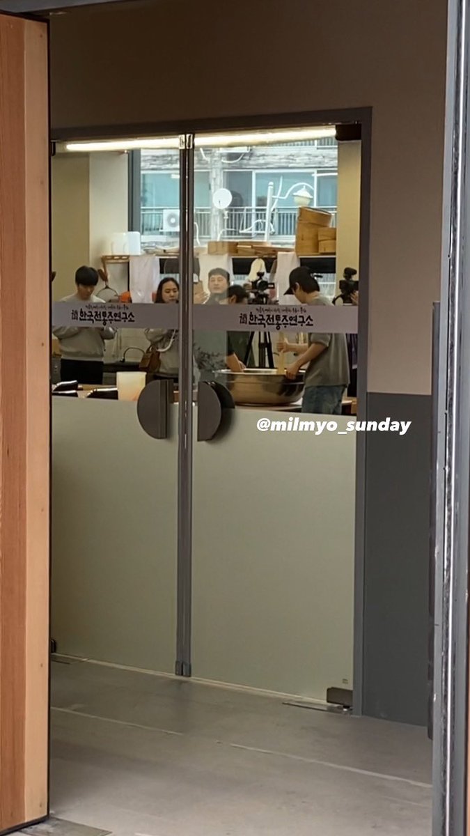 Last january seokjin is filiming something in his Jinis Lamp at Yesan. 
Until today he did not release any detail for that. 

It is for his documentary ?  👀
