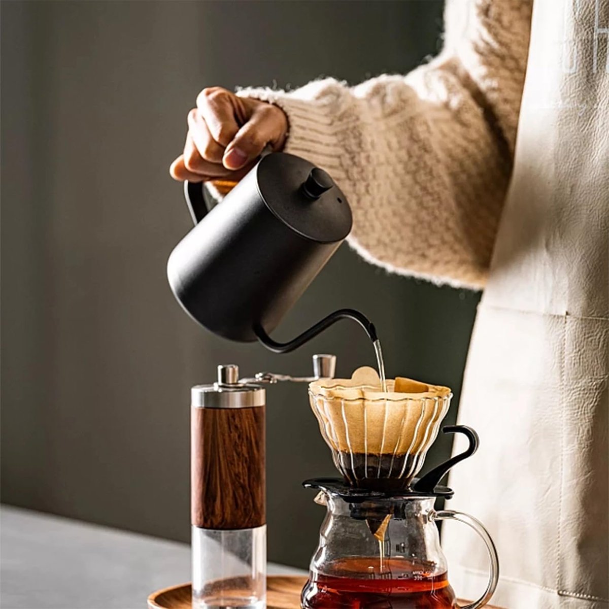 عسى الضحكه اللي طالعه من تنهاته
فدا العاذل اللي ضحكته ضحكة اللمبي