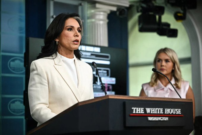 garzabuffington's tweet image. 🚨 DEEP STATE PANIC 🚨

CIA officials tried to gut DNI Tulsi Gabbard’s declassification of the Russia-hoax files.

She overruled them. Trump approved it:

“Minimal redactions. No edits.”

Here’s what they wanted buried 👇🧵