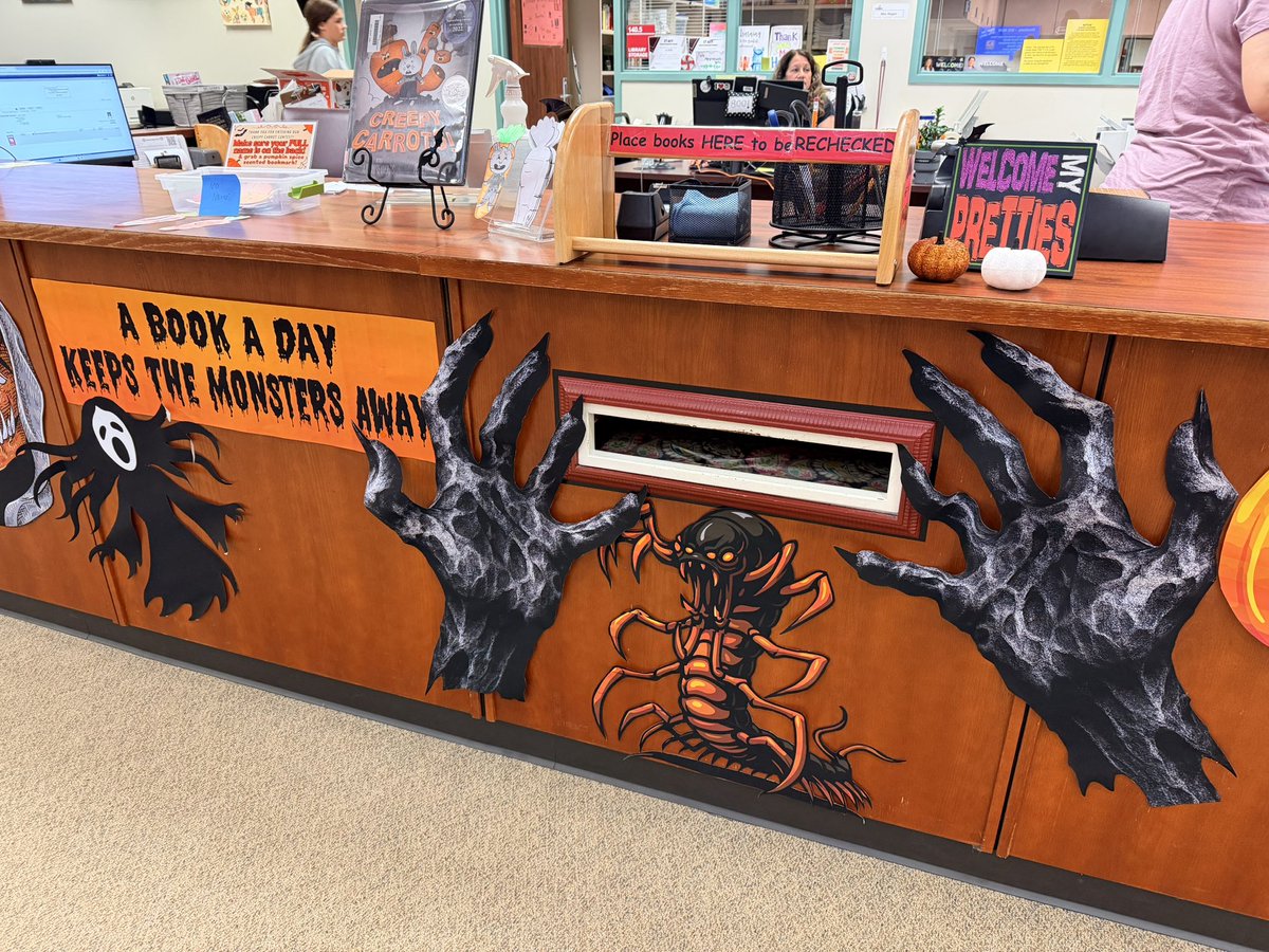 BeckJHLibrary's tweet photo. Things are getting spookier at the library! Check out our mystery, paranormal and thriller books for some spine tingling reads! @BeckJuniorHigh @katy_libraries #katylibraries https://t.co/Zo3uD9N93f
