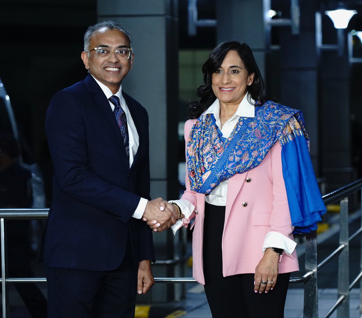 MEAIndia's tweet image. A warm welcome to FM @AnitaAnandMP of Canada on her first official visit to New Delhi.

This visit will help build on the positive momentum in 🇮🇳-🇨🇦 relations by revitalizing our bilateral mechanisms, deepening economic cooperation, and further strengthening the enduring…