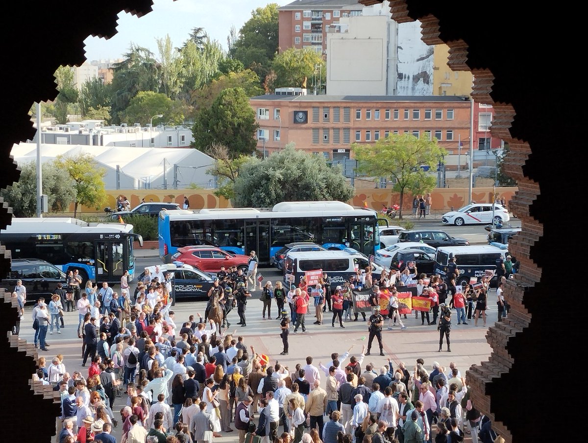 El que haya autorizado hoy aquí esto es un auténtico SUB-NOR-MAL