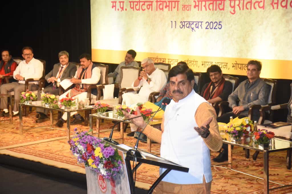 भारत भवन, भोपाल और राष्ट्रीय नाट्य विद्यालय, नई दिल्ली के मध्य, माननीय मुख्यमंत्री (मध्यप्रदेश) श्री डॉ. मोहन यादव जी एवं केंद्रीय संस्कृति एवं पर्यटन मंत्री श्री गजेन्द्र सिंह शेखावत जी की उपस्थिति में एक महत्वपूर्ण समझौता ज्ञापन (एम.ओ.यू.) हस्ताक्षरित हुआ। (1/3 )