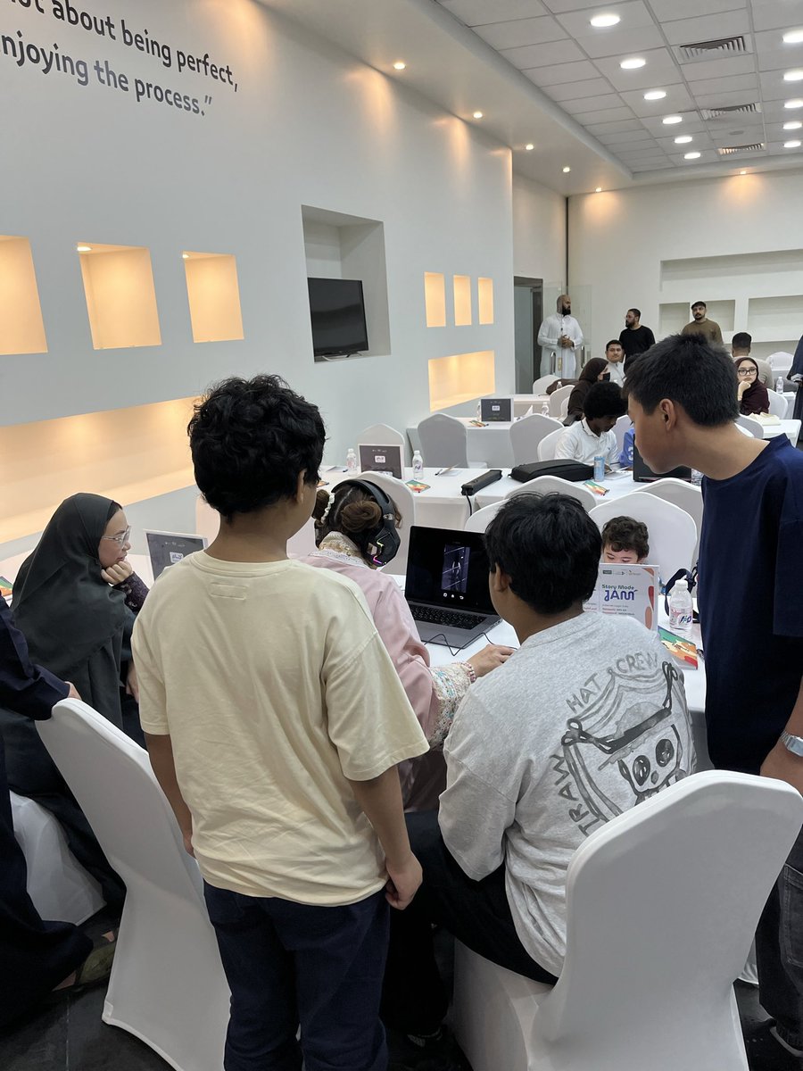 PromiseTeamDev's tweet image. تجربة لعبة Among The Strangers الاولى كانت في فعالية جام نمط القصة في مدينة جدة بدعم من @DGN_KSA وتشغيل @DevPlayGo 

وبدينا ناخذ تجارب الاعبين ونسألهم اسئلة في الاختيارات الي اختاروها وايش الفكرة الي وصلت لهم بعد التجربة. 

#IndieGameDev