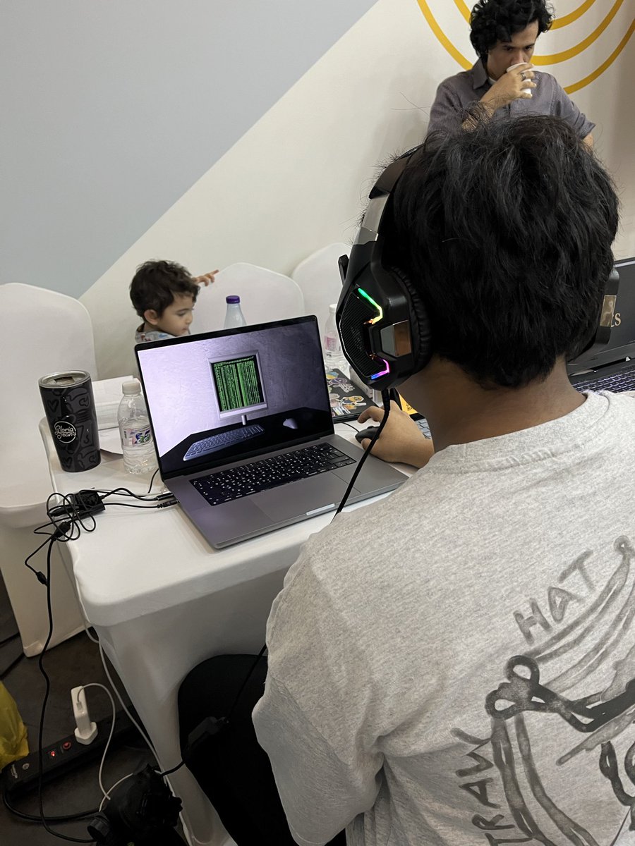 PromiseTeamDev's tweet image. تجربة لعبة Among The Strangers الاولى كانت في فعالية جام نمط القصة في مدينة جدة بدعم من @DGN_KSA وتشغيل @DevPlayGo 

وبدينا ناخذ تجارب الاعبين ونسألهم اسئلة في الاختيارات الي اختاروها وايش الفكرة الي وصلت لهم بعد التجربة. 

#IndieGameDev