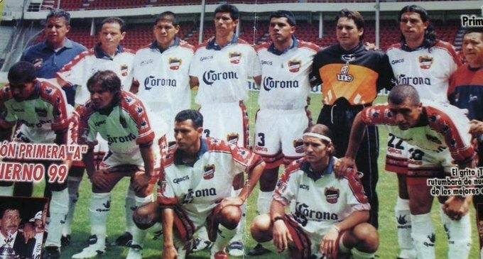 Dos distintas fotos de visitas del Irapuato al Estadio Nemesio Diez en el Verano 2000 vs Atlético Mexiquense. Una en torneo regular y otra en Cuartos de final (ida). Ese plantel de la trinca terminaría ascendiendo dicho torneo.

🖼️ <a href="/TrincaTV/">TrincaTV</a>