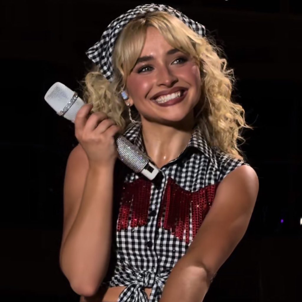 brinapresso's tweet image. queen of festivals 
#sabrinacarpenter #mansbestfriend #ACL2 #austincitylimits