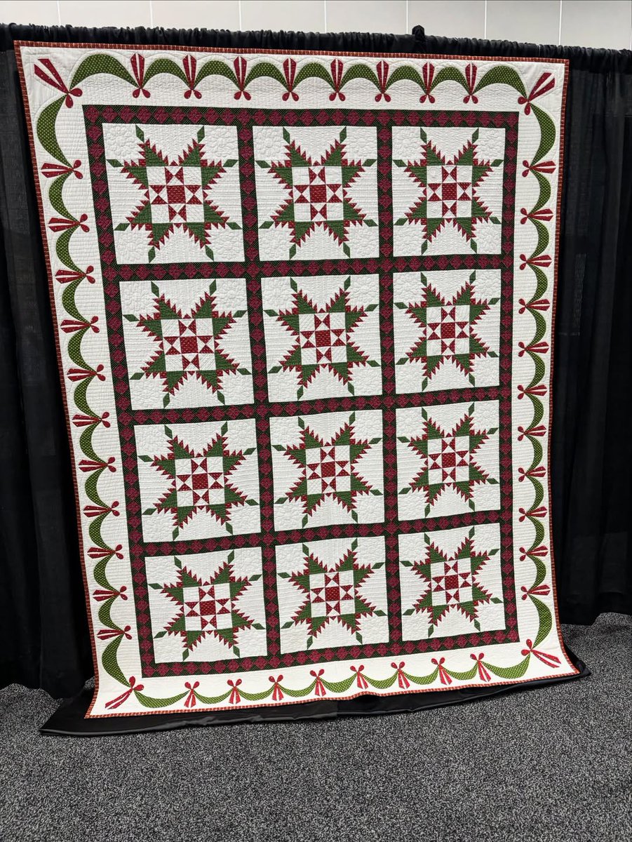 “En Rouge et Vert” by Caroline Brochot. From the exhibit “The Power of Quilts.”