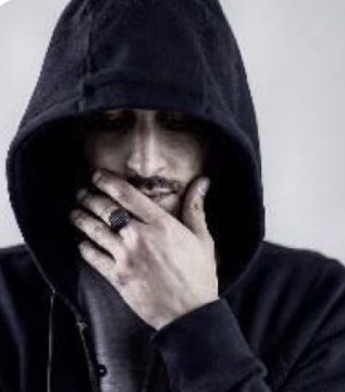 codeixx's tweet image. how i feel wearing a hood       what i actually look like