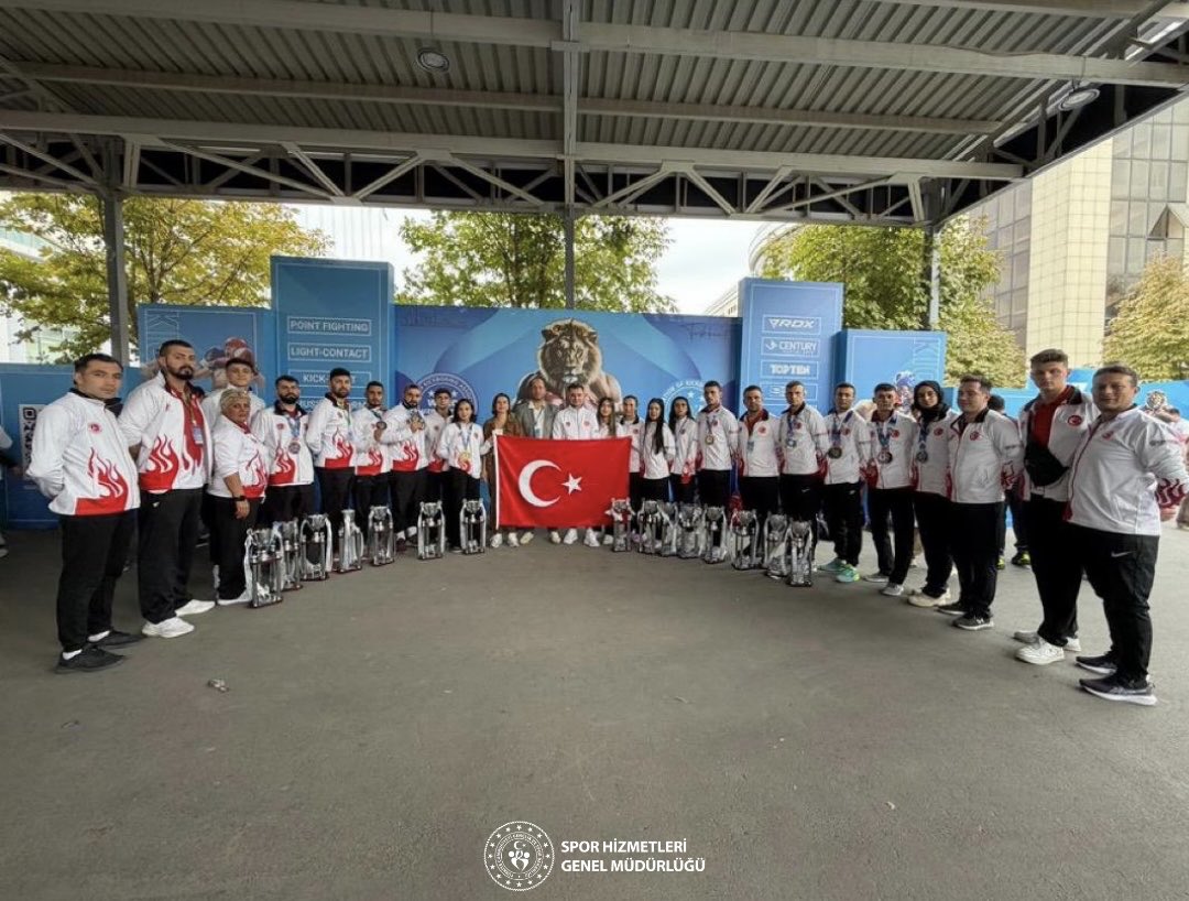 🥊 Kick boksçularımızdan 27 madalya!🇹🇷

Özbekistan’da 7-13 Ekim tarihlerinde düzenlenen Kick Boks Dünya Kupası’nda yarışan milli kick bokscularımız 17 altın 🥇, 5 gümüş 🥈 ve 5 bronz 🥉 madalya kazandı.

Bravo çocuklar!👏🏼❤️