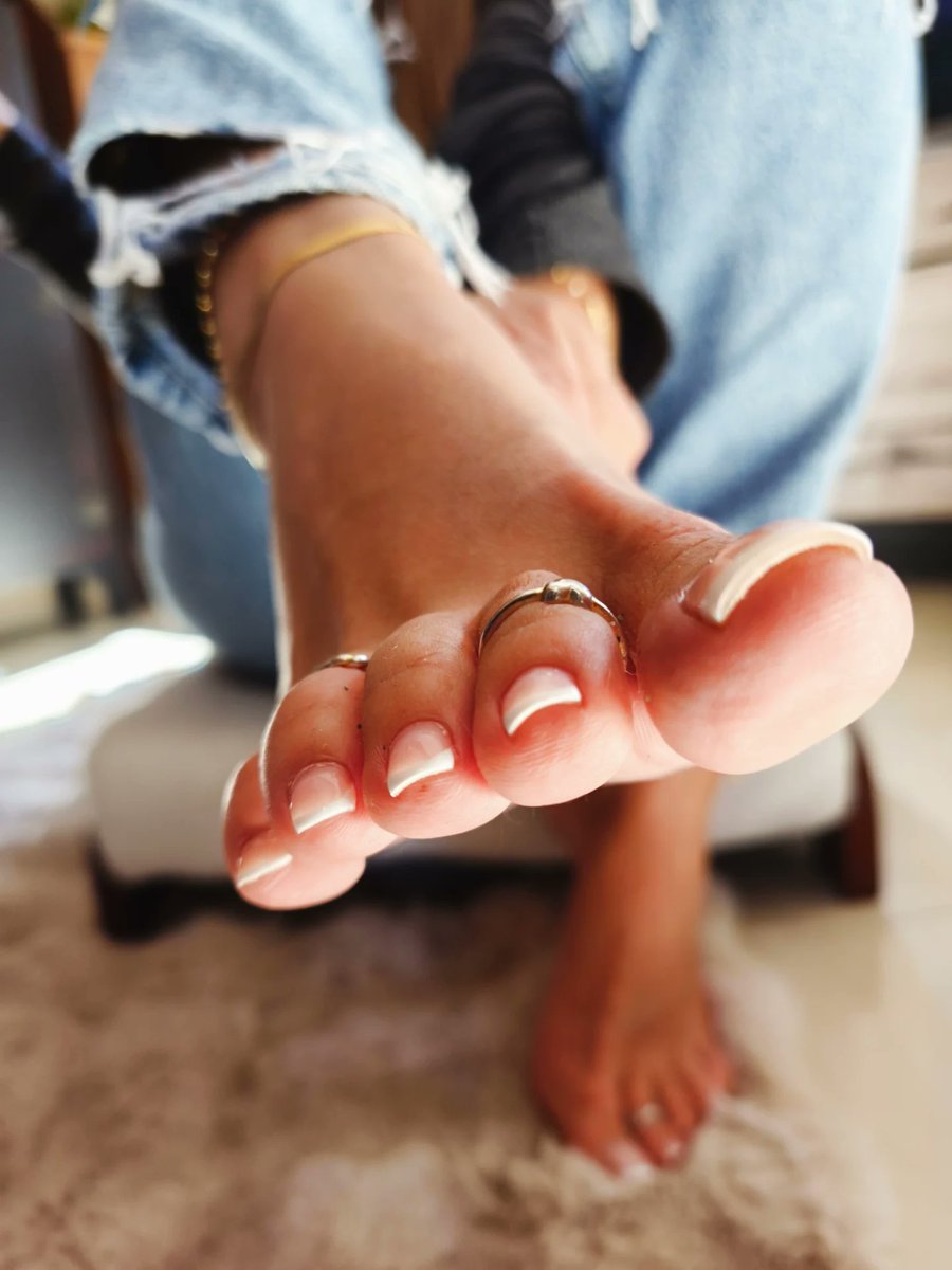 Margot Feet tweet media