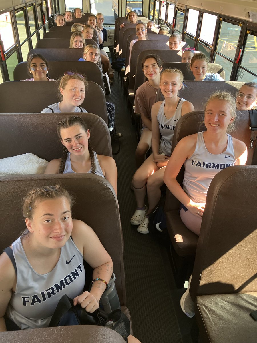 It was a bittersweet week of lasts. Last full-team meet of 2025, last HS race for some, Seniors last stride out and last full-team bus ride. Memories made!