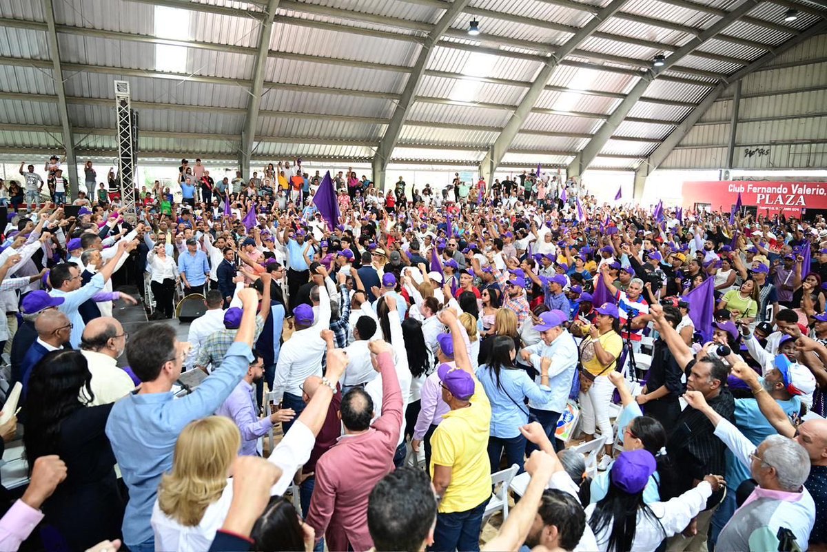 EmilioMedinaRD's tweet photo. Santiago demostró hoy que el @PLDenlinea sigue más fuerte, unido y comprometido.

¡Qué energía, qué emoción, qué fortaleza tiene el PLD!

¡Firmes! ⭐️
@DIGICOMPLD https://t.co/C0gze0aDl7
