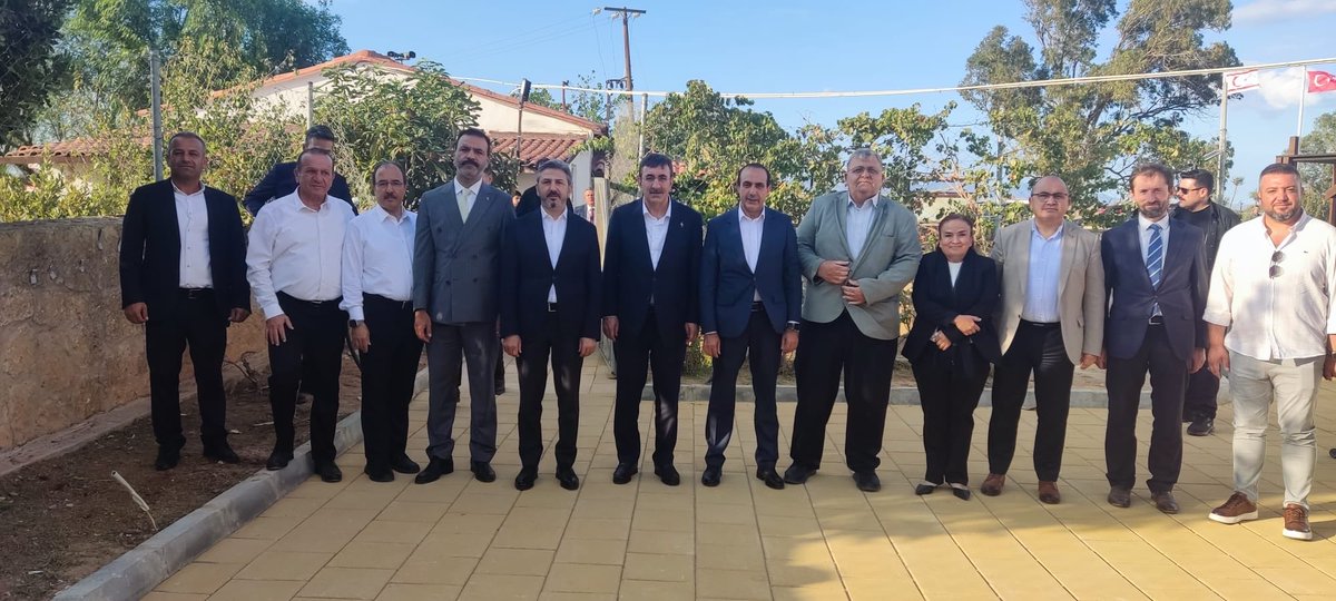 Cumhurbaşkanı Yardımcımız Sayın Cevdet Yılmaz ile birlikte Kuzey Kıbrıs Türk Cumhuriyeti Lefkoşa’da bulunan Kırklar Türbesi ve Tekkesini ziyaret ettik.

Bu mukaddes mekân, İslamiyet’in bu topraklara ilk ulaştığı dönemlerde şehit düşen 40 sahabenin hatırasını yaşatması bakımından