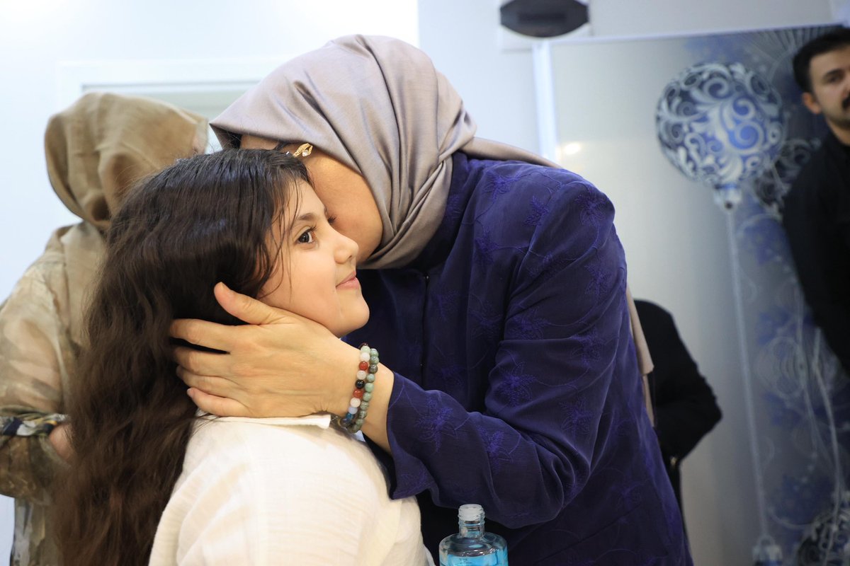 Biz büyük bir aileyiz. 

AK Sevda, hayatımızın gayesi olan davamızı yüceltme sevdasıdır. 

Güzel ilçemiz Ceylanpınar'da geçmiş  dönem AK Parti İlçe Başkanımız Sayın Abdulcelil Doğantekin ve ailesini AK Parti İlçe Başkanımız İhsan Değirmenci, İlçe Kadın Kolları Başkanımız Meral