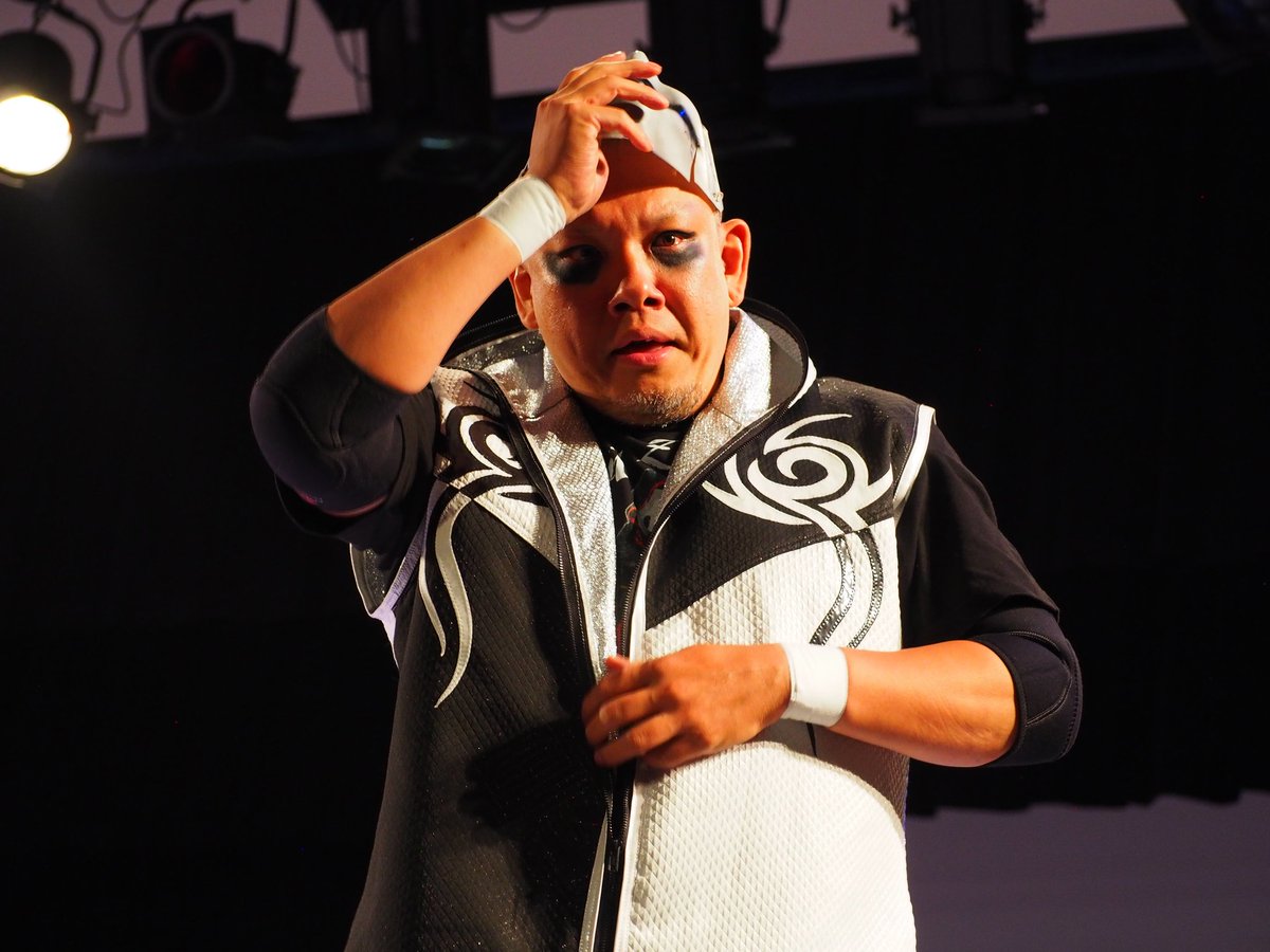 fAijZsN5rt3jjWd's tweet image. 10.11
くまもと駅前プロレス2025秋の陣

目の前のコーナーに
あがったKAZMA選手が
かっこよすぎた✨

#KAZMASAKAMOTO