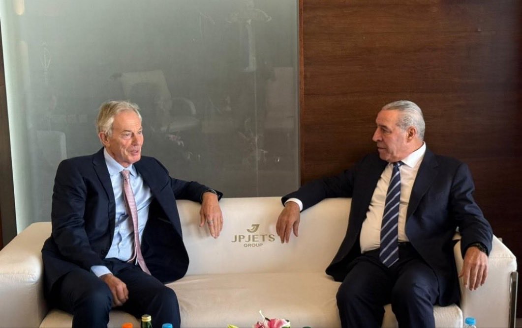 DropSiteNews's tweet image. ⭕️ Breaking: Top Palestinian Official Meets Tony Blair on Trump’s Gaza Plan

Hussein Al-Sheikh — a top Ramallah-based Palestinian official known for his close ties to the U.S. and Israel, the former head of the Civil Affairs Authority, and widely seen as Mahmoud Abbas’s likely…
