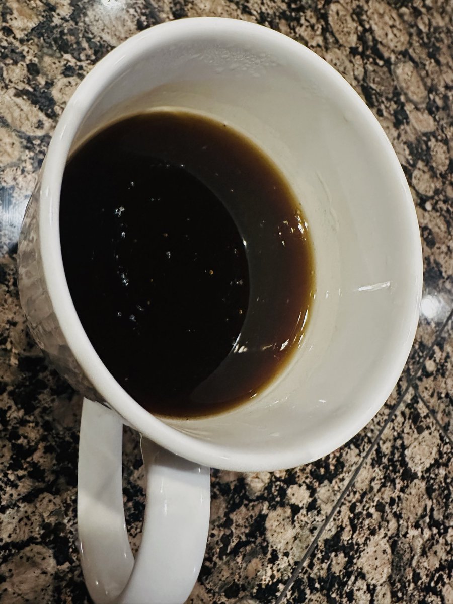 basharatw's tweet image. Lazy autumn 🍂 morning cozy by the fireplace 🔥, sipping on bulletproof coffee ☕️ and soaking in the calm. Fresh snow on the mountain caps. 🇺🇸 #Coffee #Autumn